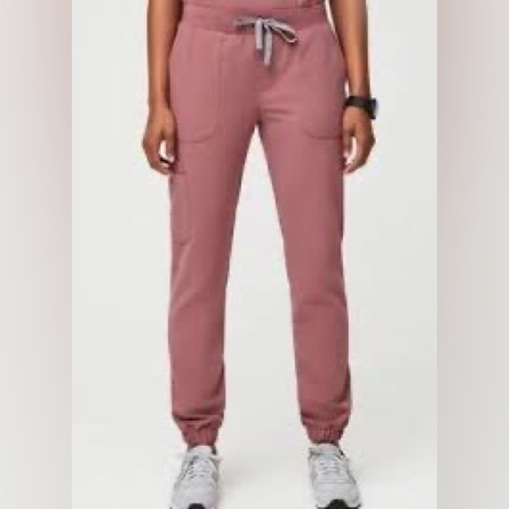 Figs large Tall Taldora scrub pants in the color Mauve